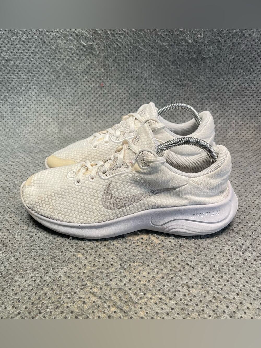 Nike Flex Experience Run 11 White Shoes No Insoles Size 8 Women’s